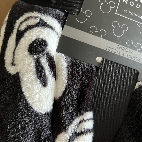 Mickey Mouse plush blanket - Picture 2 of 3